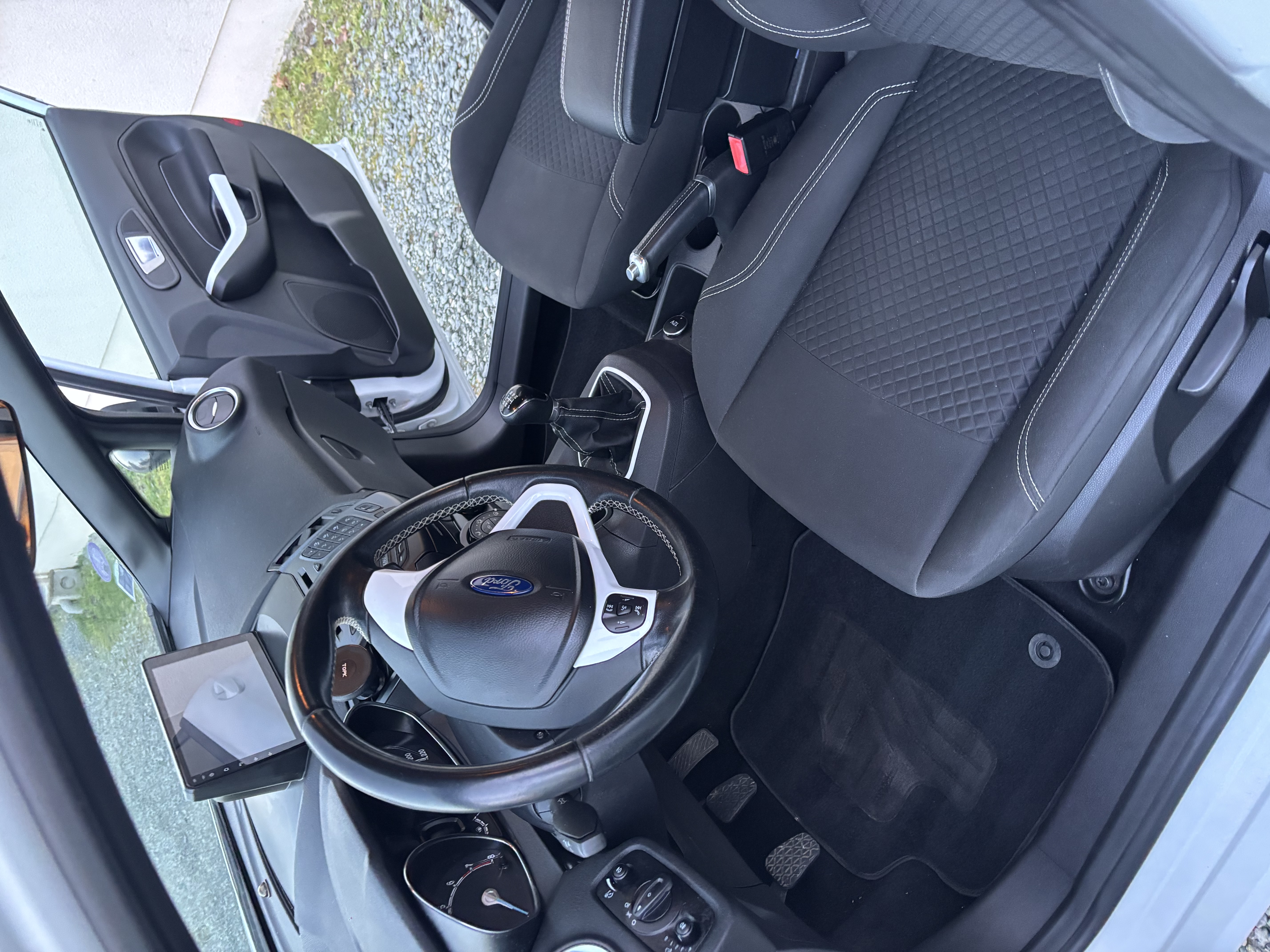 Integration CarPlay propre dans une Volkswagen Polo